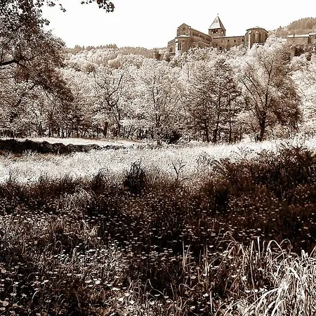 La Grande Maison Couette-café Chanteuges
